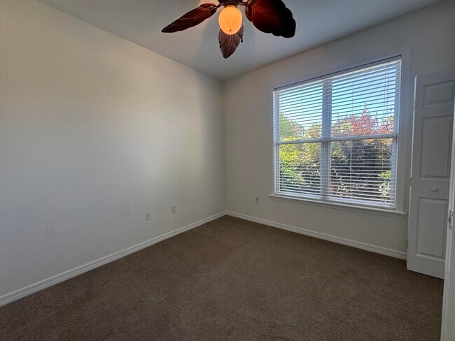 Building Photo - 418 White Heron Dr