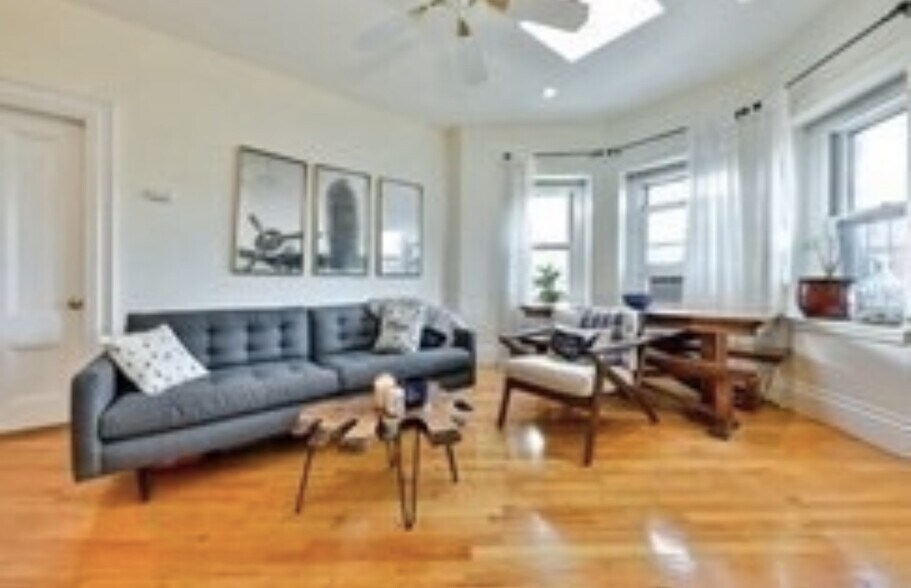 Primary Photo - 70 Marlborough St