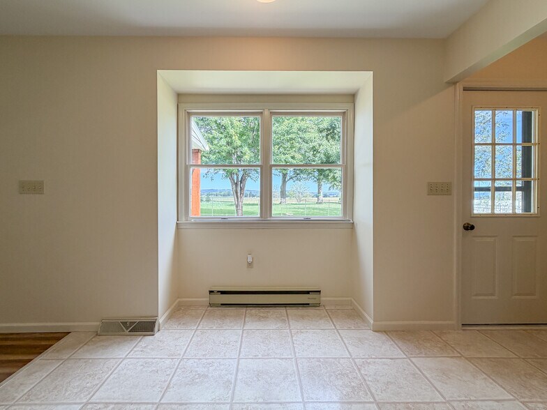 Building Photo - 340 Woodchuck Dr