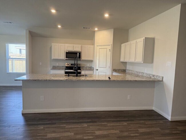 Building Photo - 529 Jameson