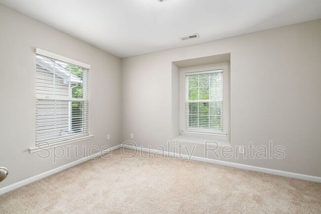 Building Photo - 206 Northlands Dr