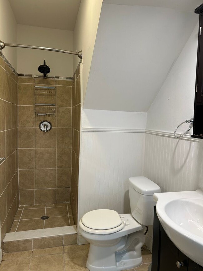 Building Photo - 615 W Orange St