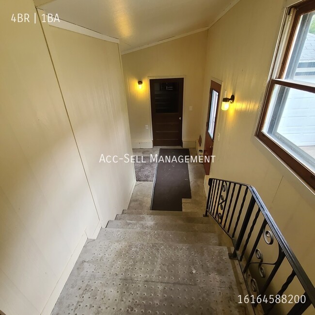 Building Photo - 14535 16th Ave