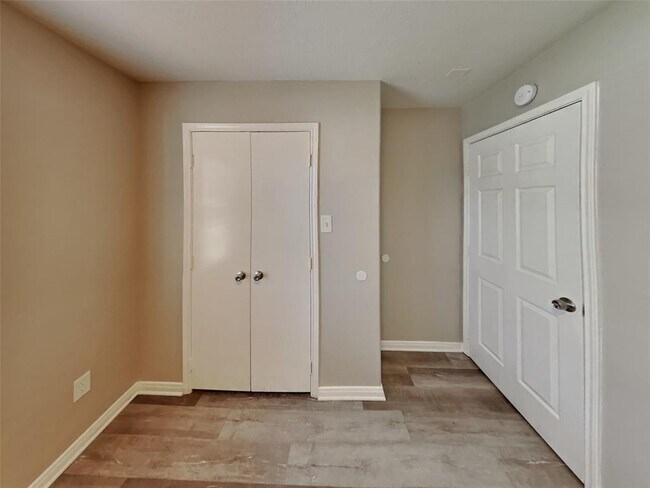 Building Photo - 16179 Summer Breeze Ct