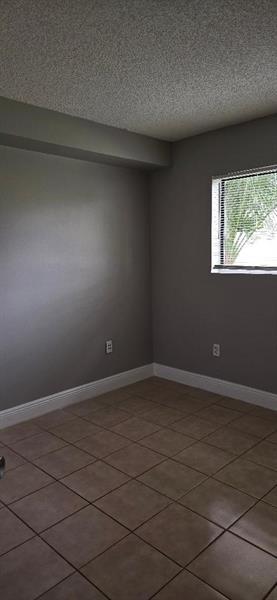 Building Photo - 301 Palm Way