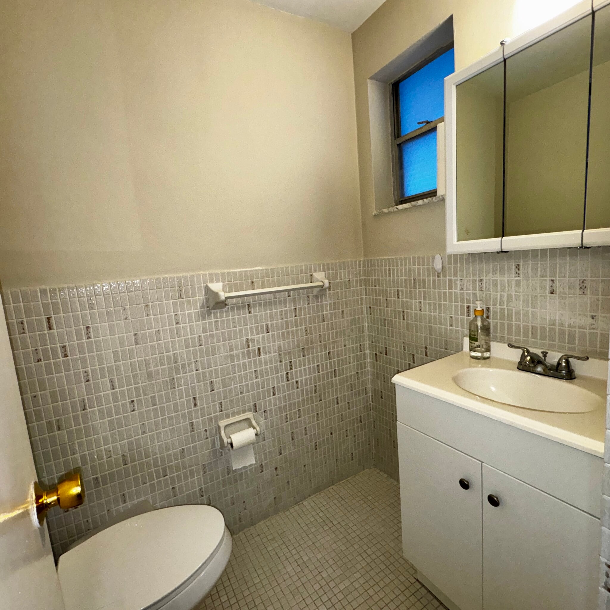 Building Photo - 215 SE 3rd Ave