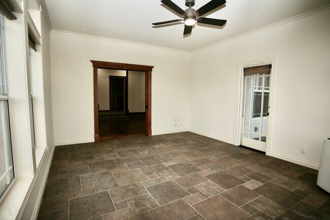 Building Photo - 4br 3-1/2ba Victorian in hills of Blossom Valley