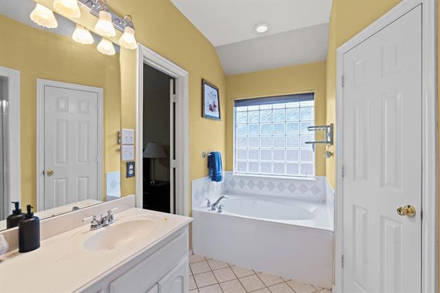 Building Photo - 3740 Regency Cir
