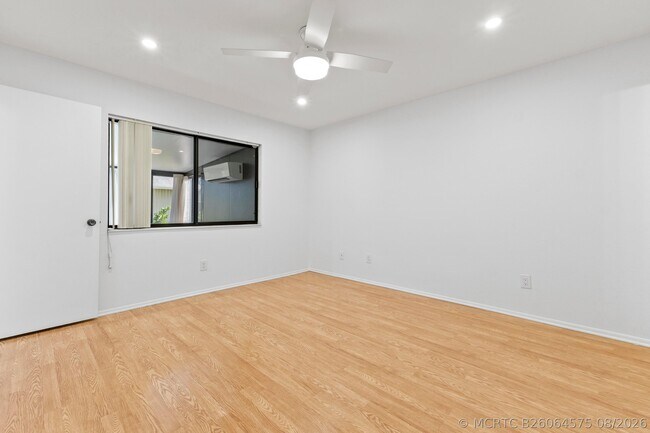 Building Photo - 1431 SE Berwick Ct