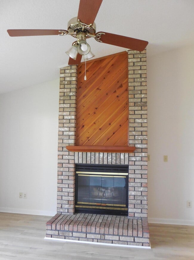 Building Photo - 360 Evergreen Ave