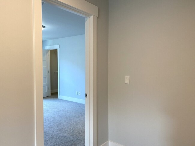 Building Photo - 1328 Wasco St