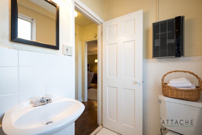 Building Photo - 10 Ashby Street Unit D, Alexandria, VA 22305