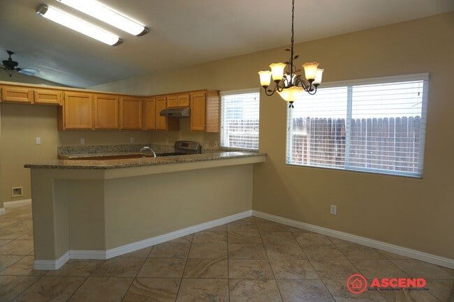 Building Photo - 3 Bedroom Home Near White Ln. & Gosford!