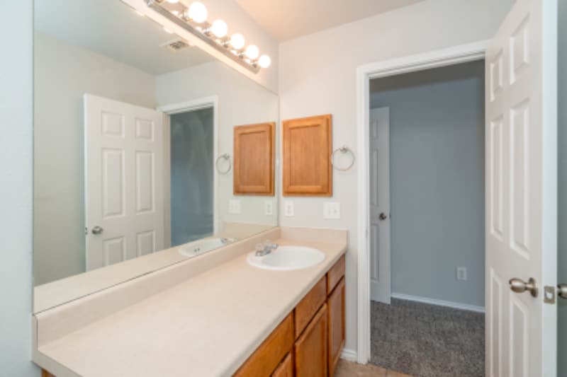 Building Photo - 10806 Mathom Landing
