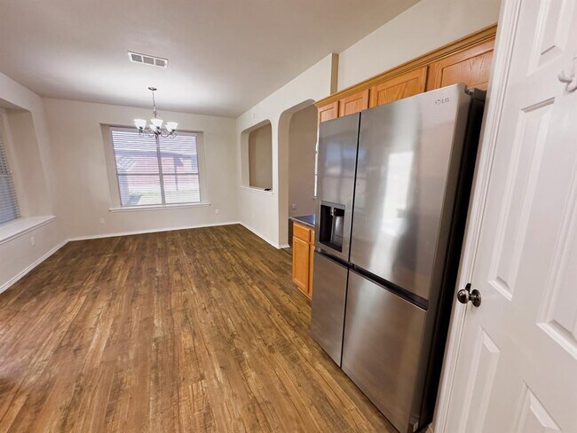 Building Photo - 320 Peanut Dr