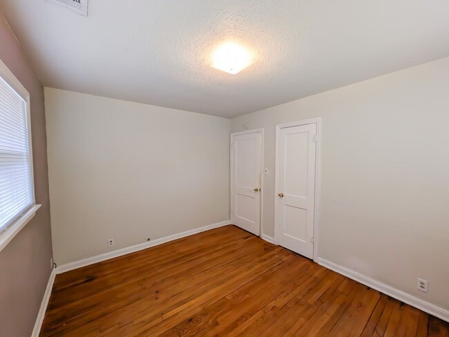Building Photo - 306 Bridal Wreath Ave