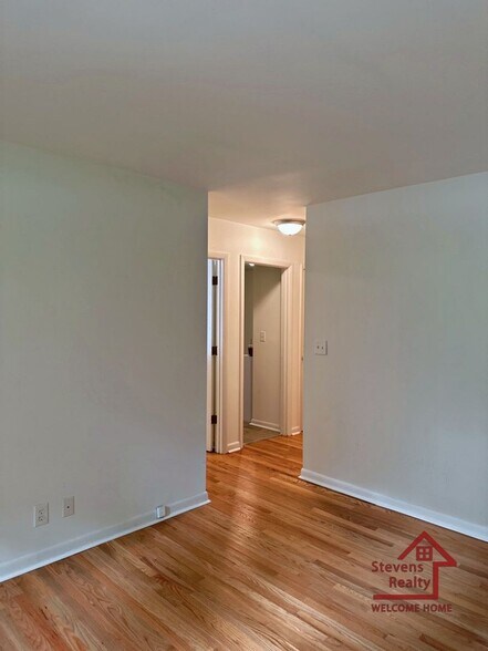 Building Photo - 1231 Helena Dr