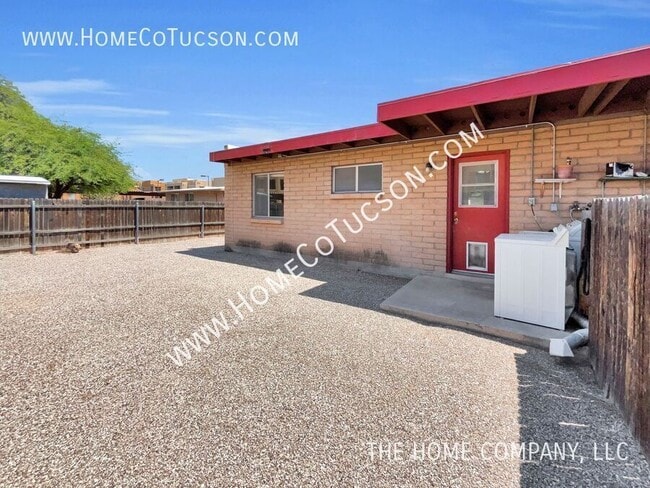 Building Photo - 1727 E Adelaide Dr