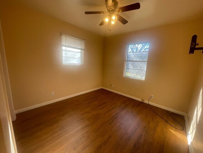Building Photo - Hurry, Won't Last Long!