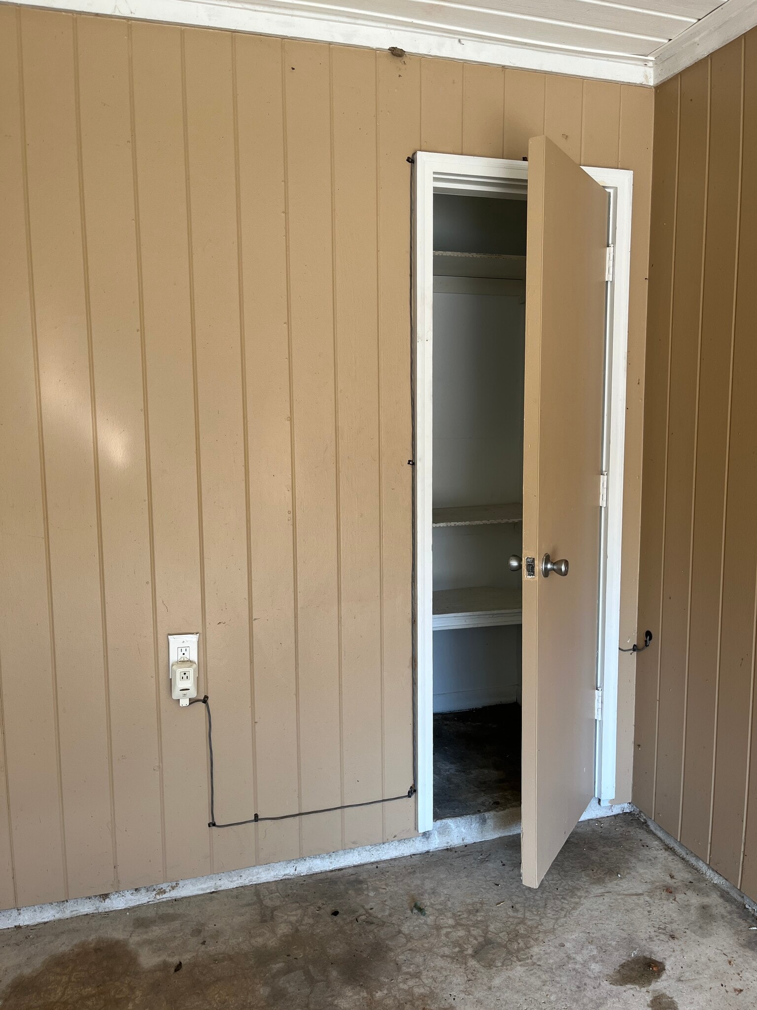 Garage small shed - 205 Timothy Dr