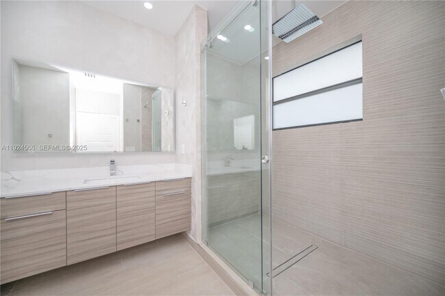 Building Photo - 8842 NW 161st Terrace