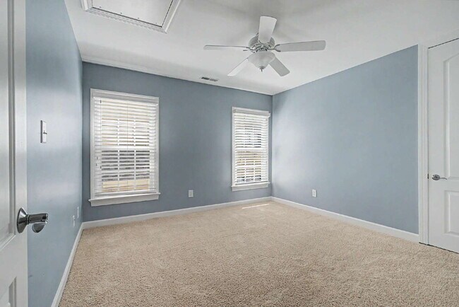Building Photo - Spacious and Move-in Ready 4-Bedroom in Cary!