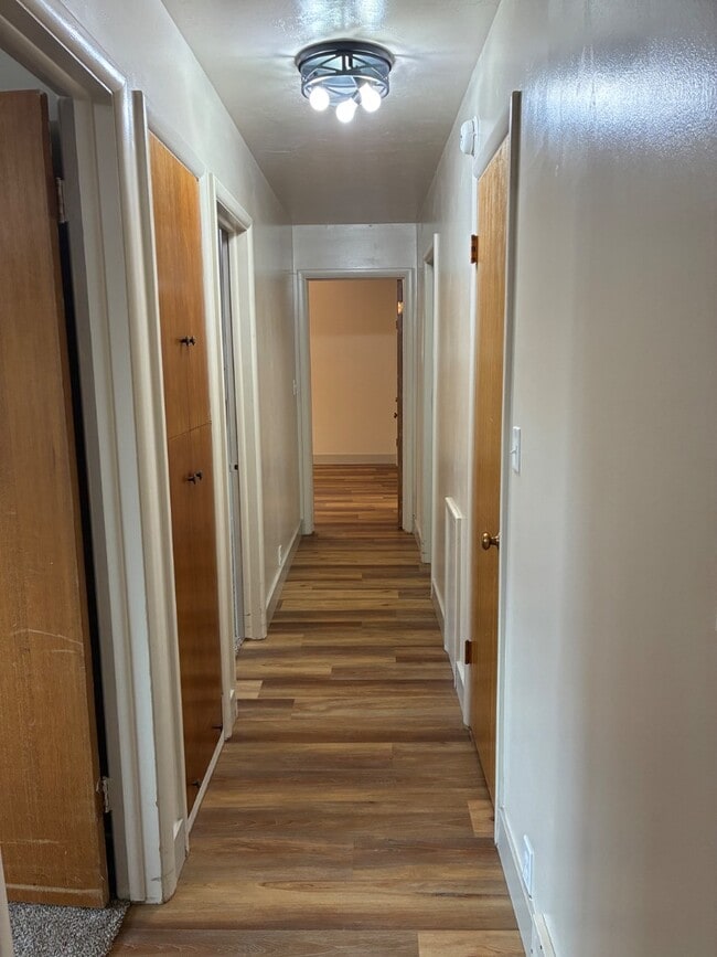 Building Photo - 1001 7th St