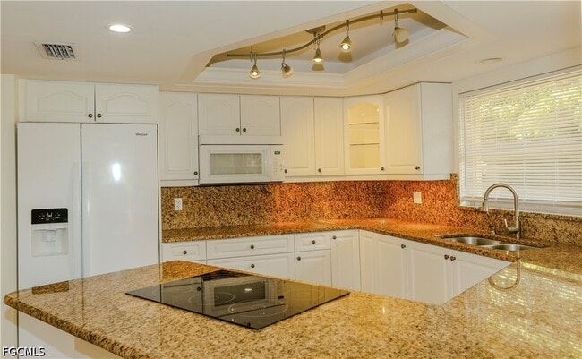 Building Photo - 5654 Eichen Cir