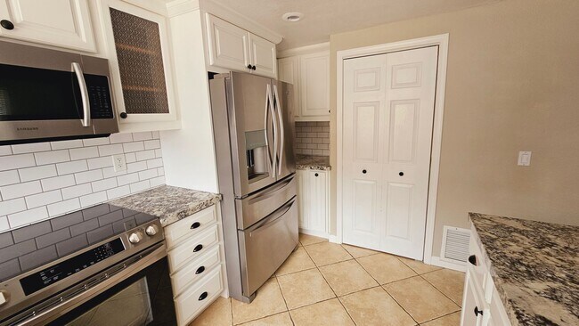 Building Photo - CESPED - AMAZING VIEWS, LUXURY UPDATED 4 BR HOME IN TIERRASANTA