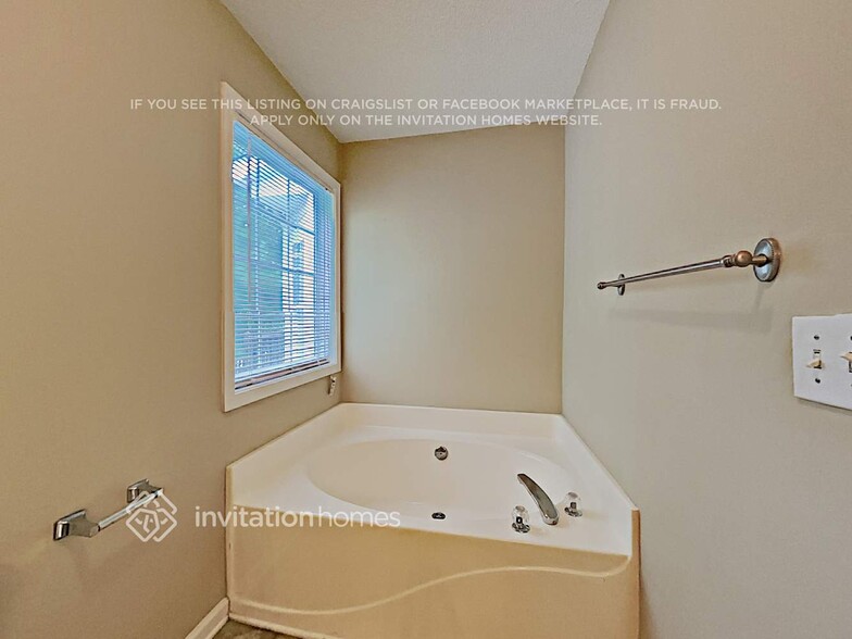 Building Photo - 5750 Newnan Cir