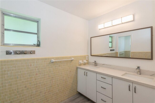 Building Photo - 7300 SW 116th St