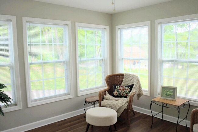 Building Photo - Knoxville 37914 - FULLY FURNISHED! 3 bedroom, 2 bath home - SHORT TERM LEASE AVAILABLE - Contact ...