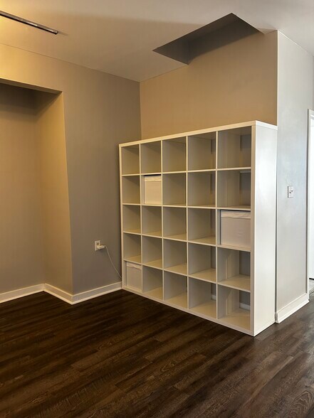 Bonus Room. Great for Guests or an Office. - 234 N Broadway