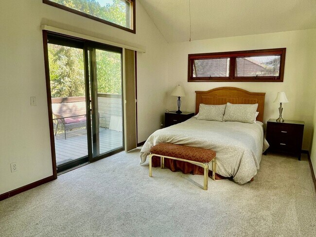 Building Photo - 3 Bedroom Townhome in Durango