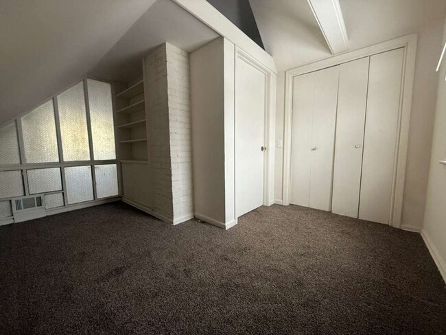 Building Photo - 3-BED, 1 BATH BEAUTIFUL SINGLE- FAMILY HOME IN MAPLE HEIGHTS!