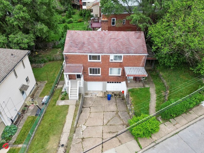 Building Photo - READY FOR MOVE IN! Fully RENOVATED 2-bedroom in Carrick!