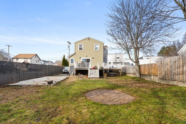 Building Photo - 7 Vining Ct