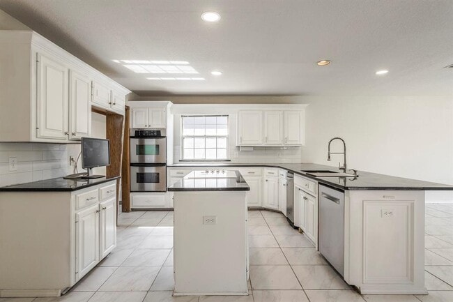Building Photo - 2804 NW 158th St