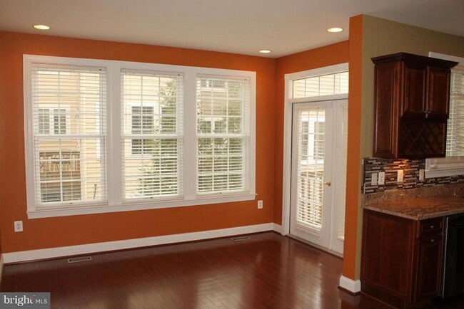 Building Photo - 47567 Royal Burnham Terrace