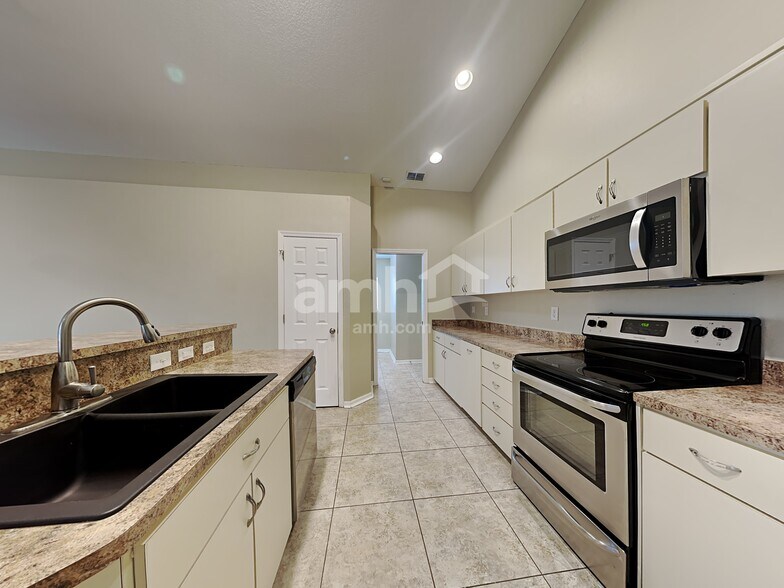 Building Photo - 9302 Dresden Pl