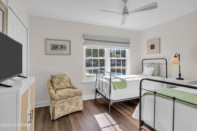 Building Photo - 68 Maple Dr