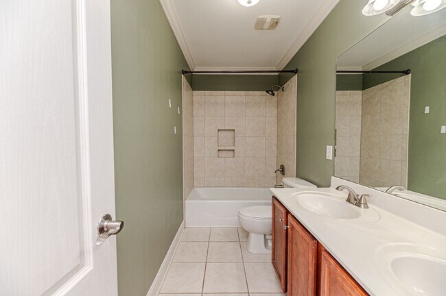 Building Photo - Perfectly Located 4-Bedroom Home Minutes from I-295, Hope Mills & Fort Bragg!