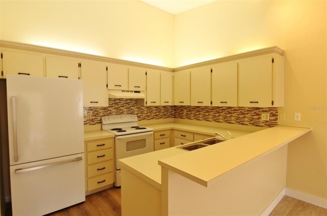 Building Photo - 3400 Crystal Ct W