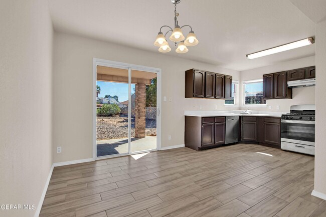 Building Photo - 11816 2 Towers Dr