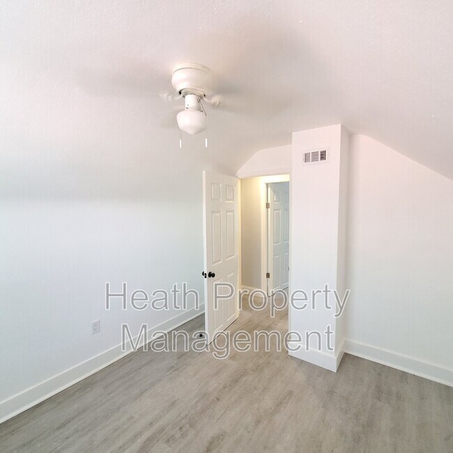 Building Photo - 1735 25th St S