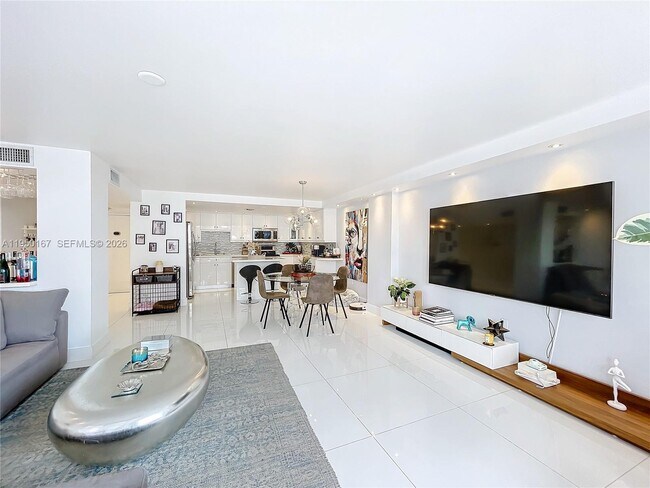 Building Photo - 600 NE 36th St