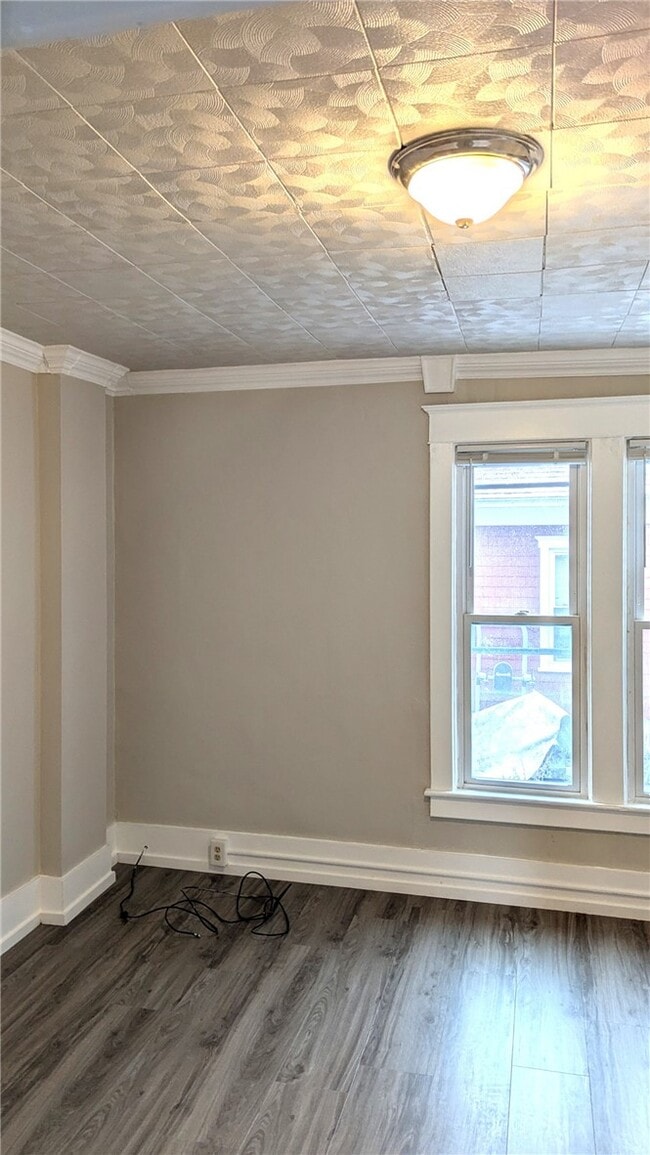 Building Photo - 502 Main St