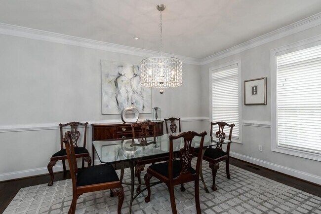 Building Photo - 2537 Oglethorpe Cir NE