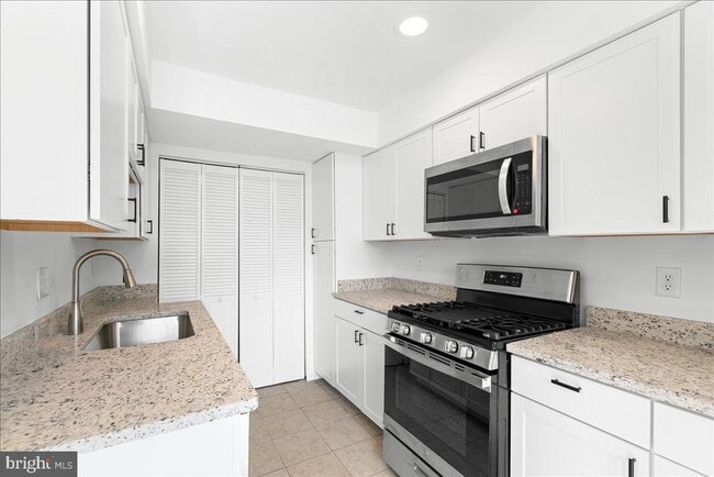 Building Photo - 239 Nottoway St SE