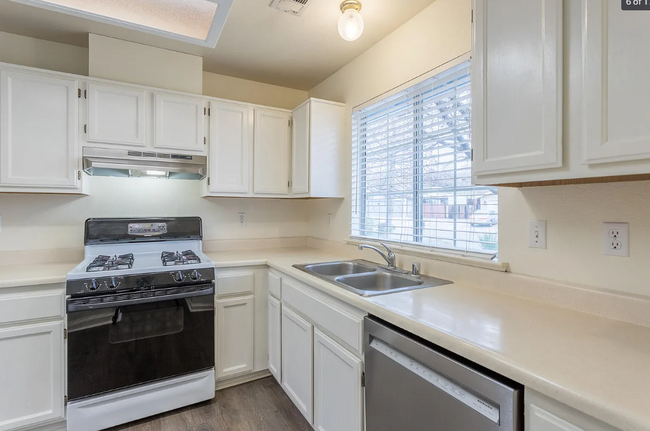 Building Photo - 1573 Wingsetter Way